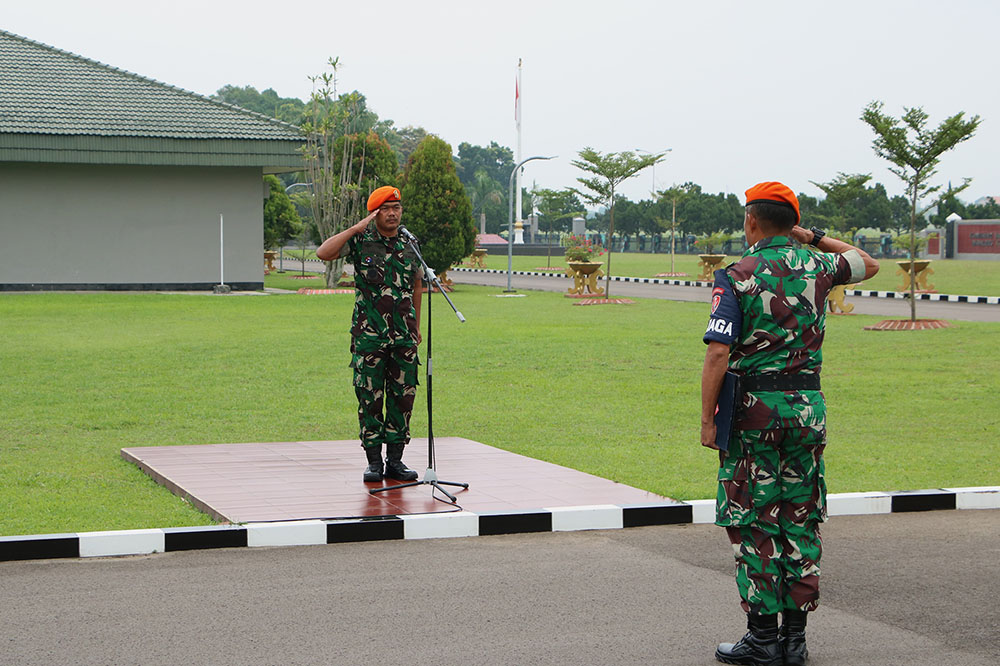 Dandenma Kopasgat Mengecek Apel Kesiapan Prajurit Kopasgat Dalam Rangka