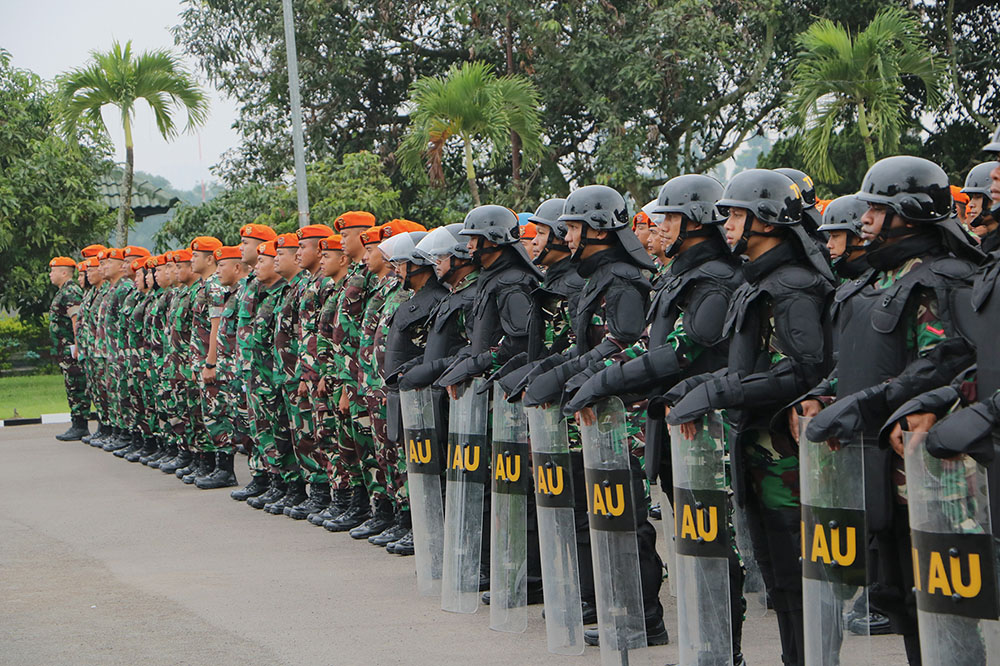 Dandenma Kopasgat Mengecek Apel Kesiapan Prajurit Kopasgat Dalam Rangka