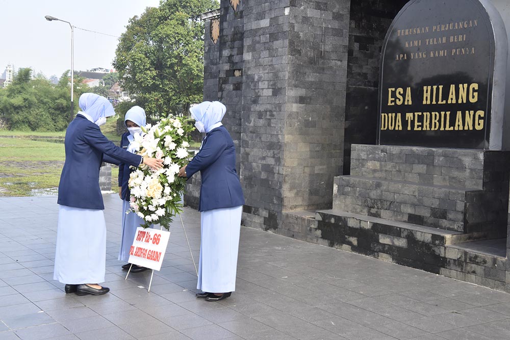 Ketua Pia Ardhya Garini Daerah Iv Kopasgat Pimpin Ziarah Dan Tabur