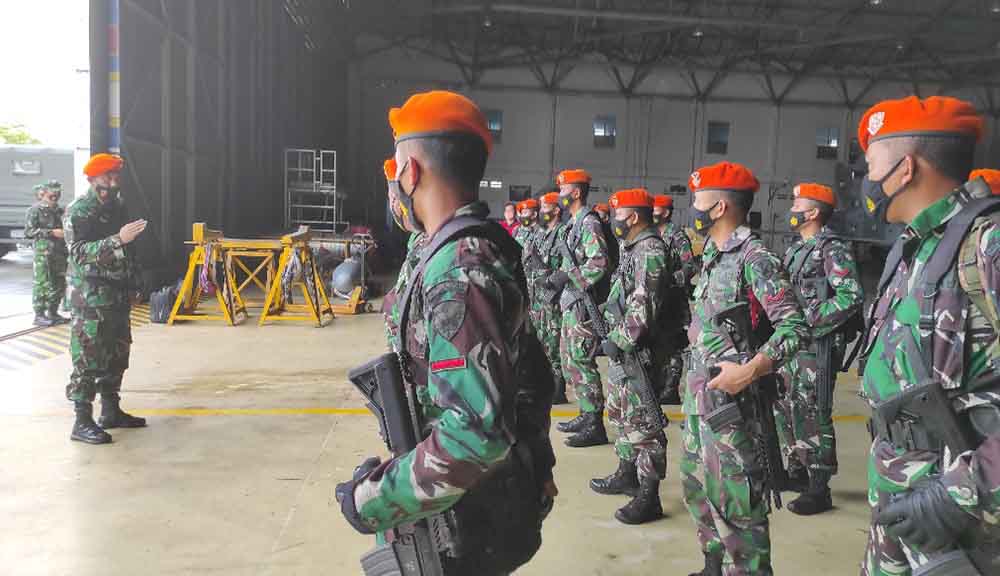 Tim Pengendalian Pangkalan Denmatra Paskhas Menuju Bandara Tempa Padang Mamuju Kopasgat