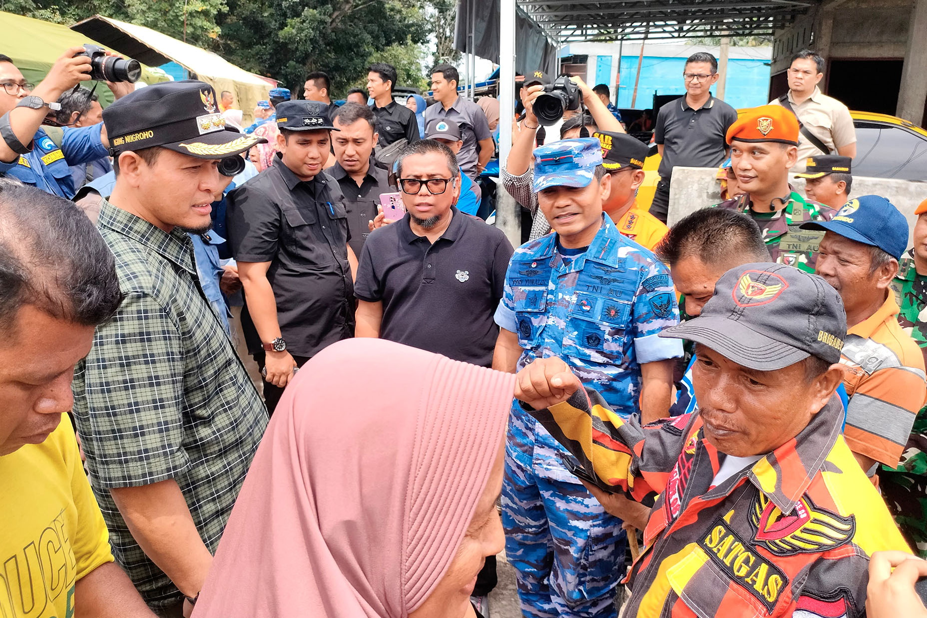 Tim Sar Yonko 462 Kopasgat Bantu Penanganan Korban Banjir di Wilayah Rumbai Pekanbaru