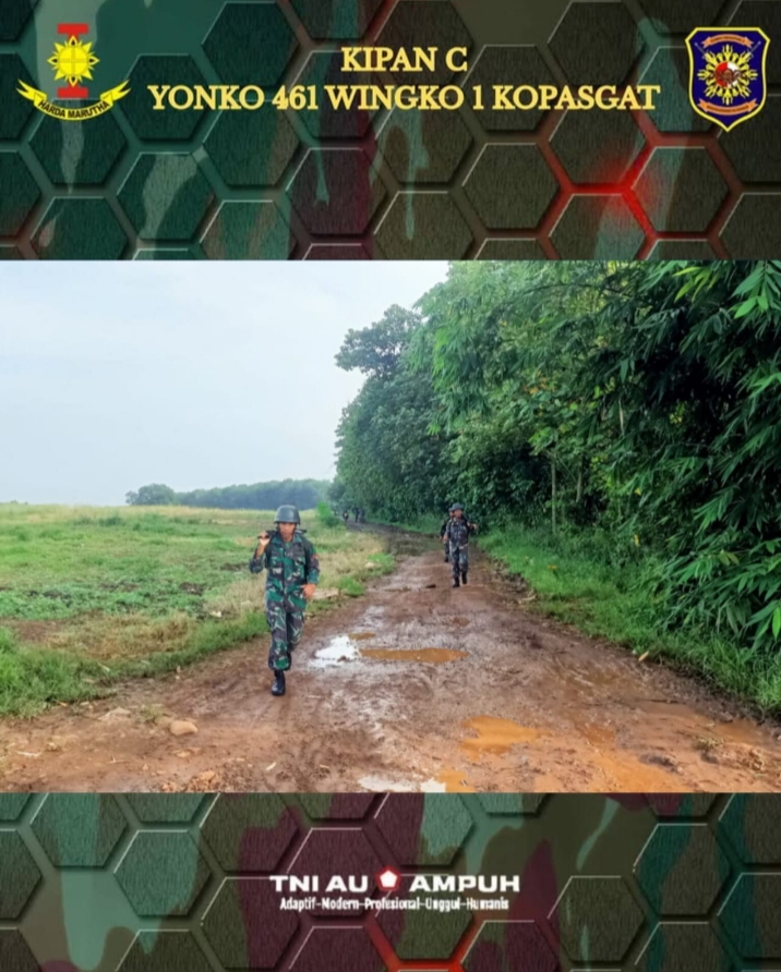 Kegiatan Lintas Medan Adalah Salah Satu Latihan Untuk Melatih Kekuatan Dan Ketangkasan Prajurit Kompi Senapan C Yonko 461 Wingko I Kopasgat