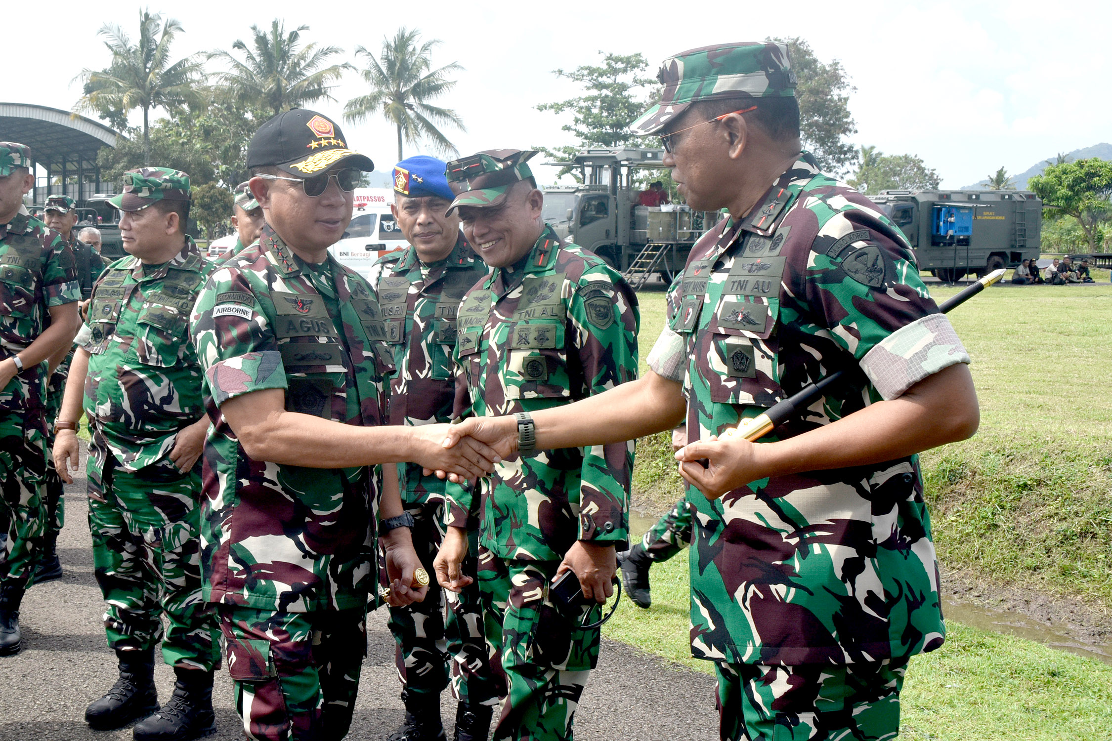 Dankopasgat Dampingi Panglima TNI Tinjau Gladi Upacara Tradisi Militer