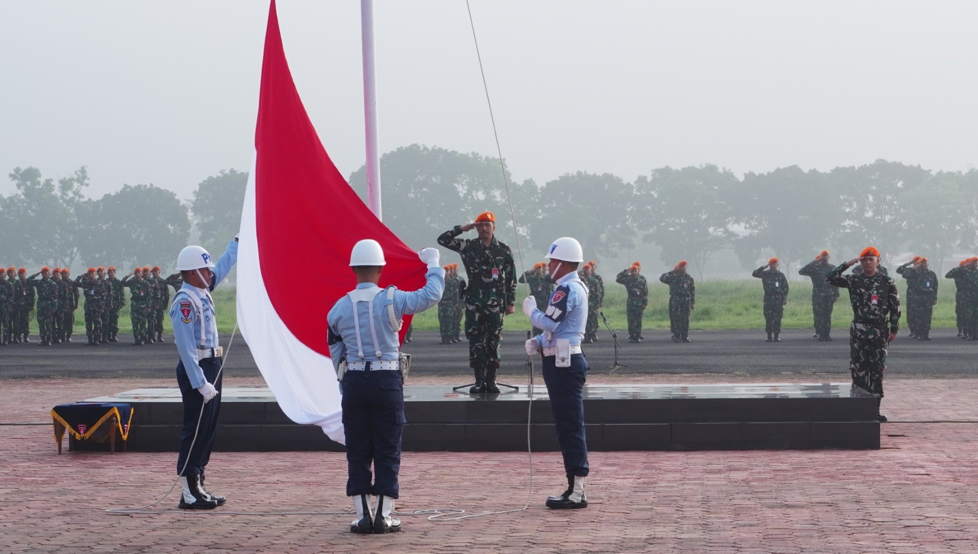 Kepala Keuangan Kopasgat Pimpin Upacara Bendera Mingguan Di Mako Kopasgat