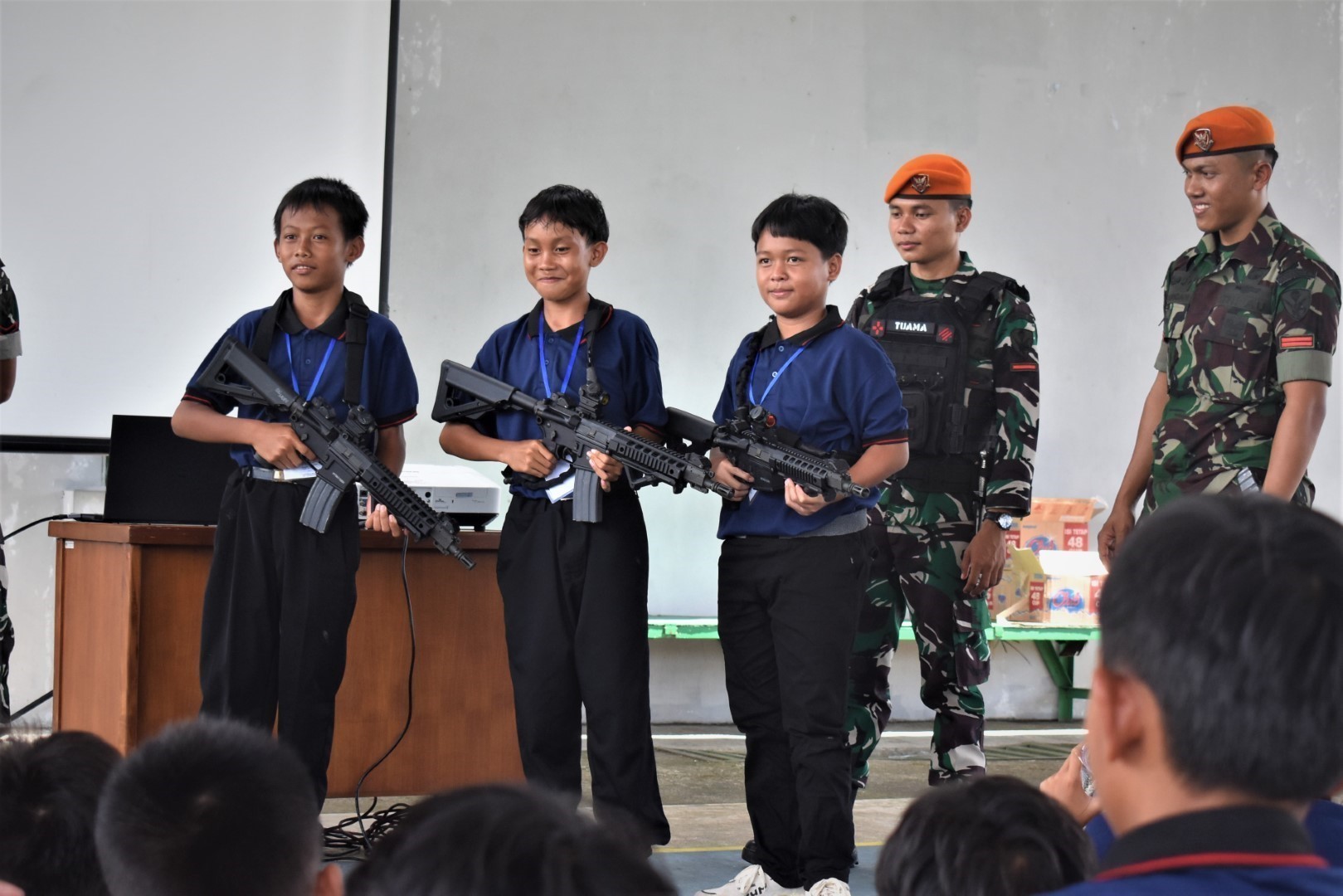 Denhanud 473 Kopasgat Kenalkan Alutsista Kepada Anak – Anak
