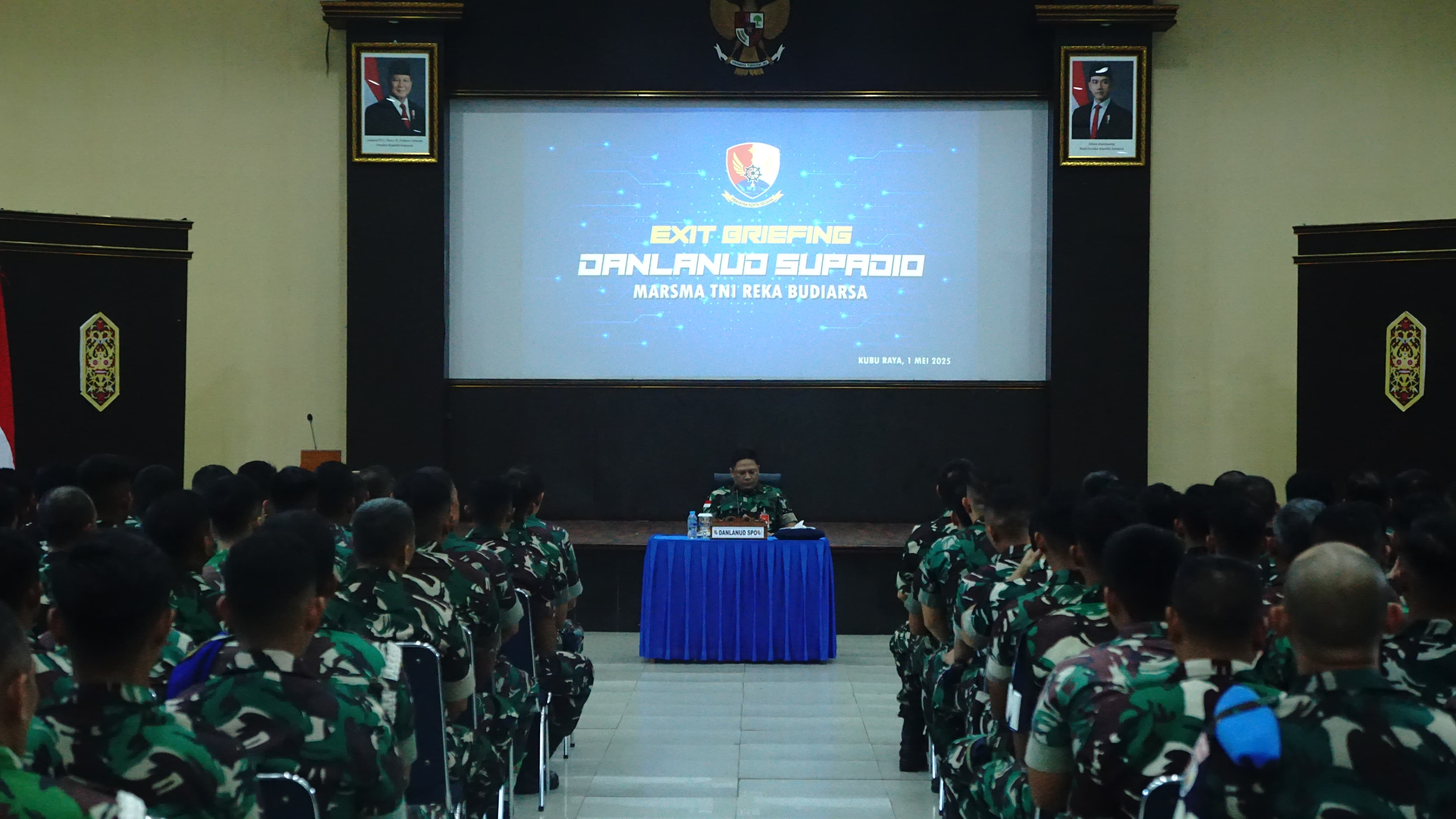 EXIT BRIEFING KOMANDAN LANUD SUPADIO