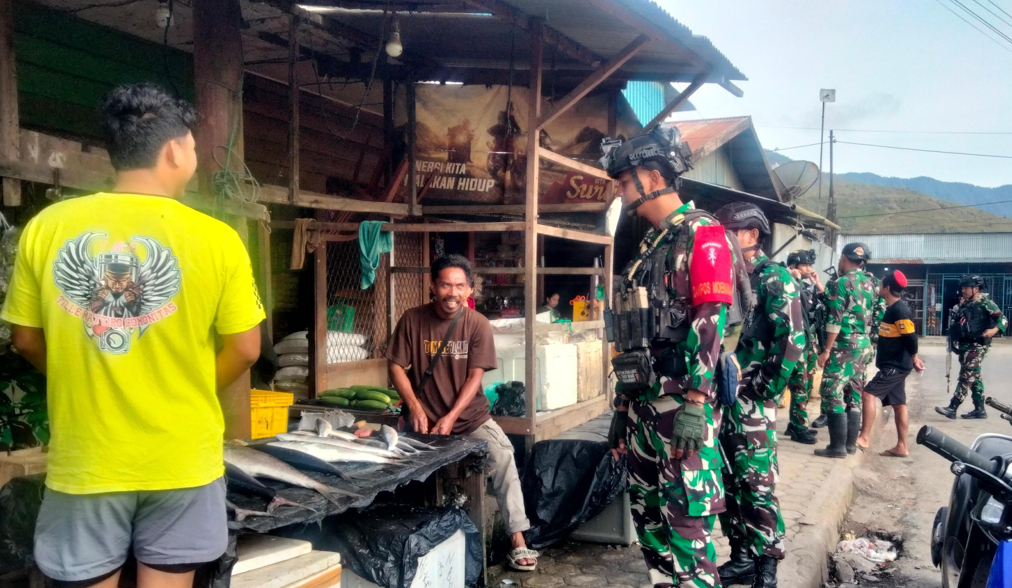 Satgas Kopasgat Pos Moanemani Amankan Hari Buruh Internasional Di Kabupaten Dogiyai, Papua Tengah.