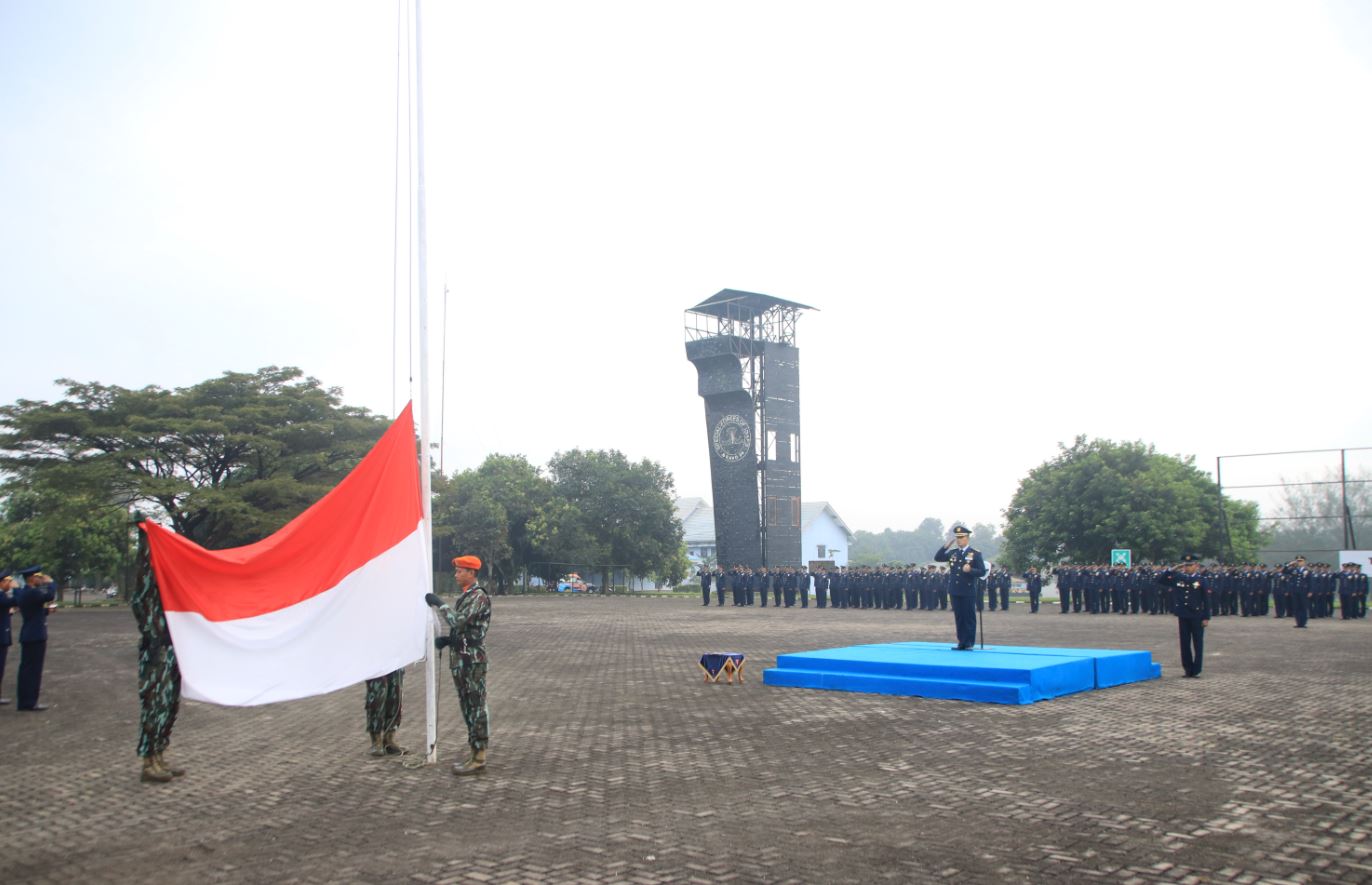 SATUAN BRAVO 90 KOPASGAT GELAR UPACARA  HARI LAHIR PANCASILA DI LAPANGAN HITAM MAKO SATBRAVO