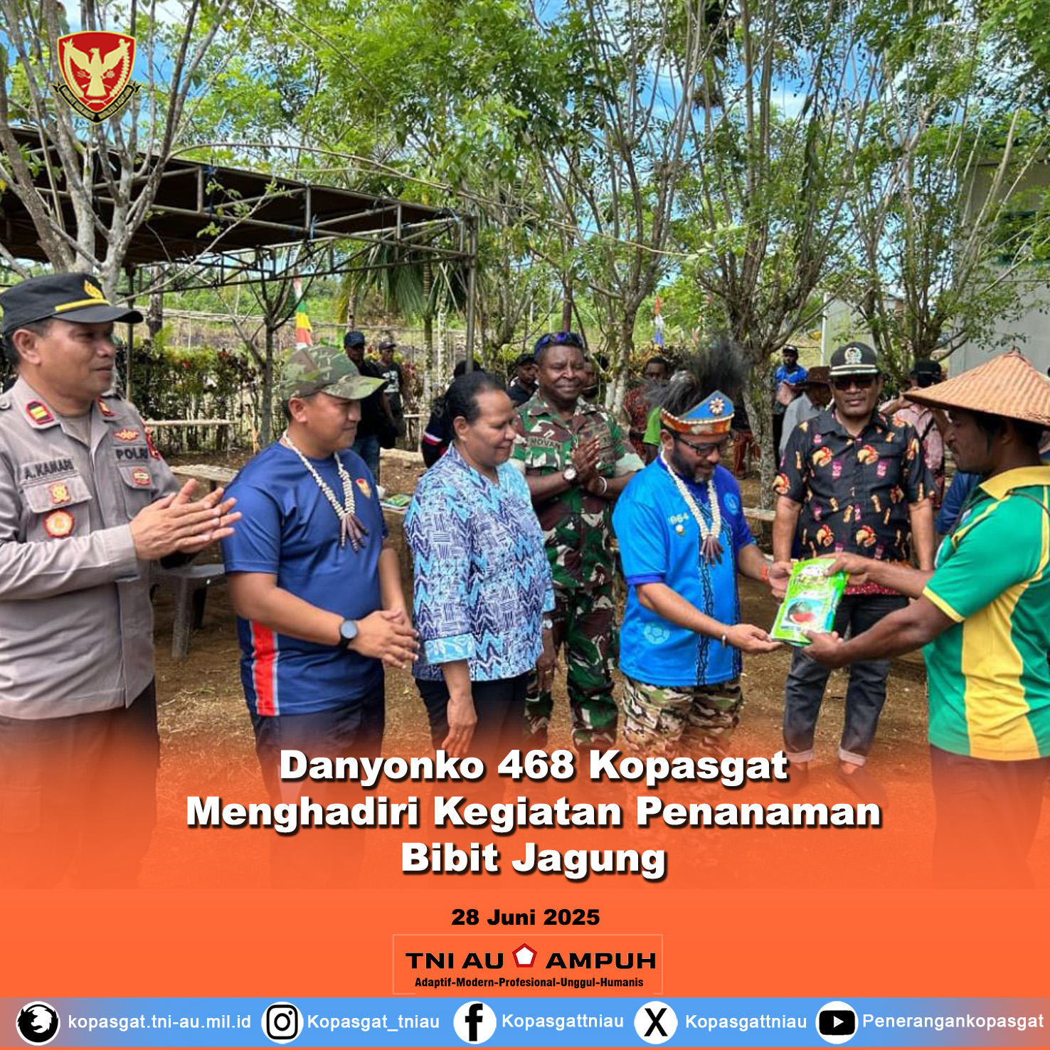 Komandan Batalyon komando 468 kopasgat menghadiri kegiatan penanaman perdana bibit jagung guna Mendukung ketahanan pangan di Kampung kajasbo distrik biak timur.
