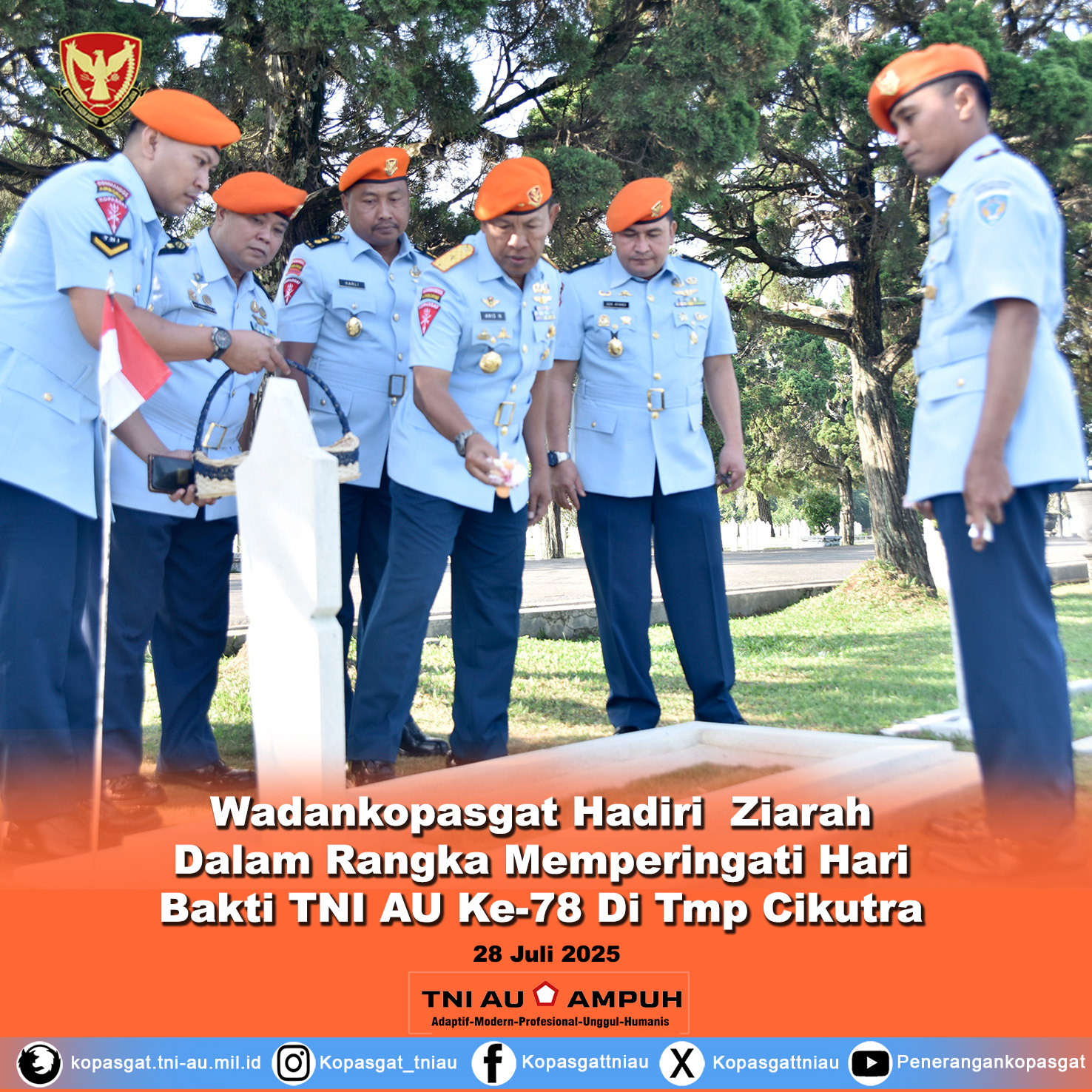 Wadankopasgat Hadiri  Ziarah Rombongan Dalam Rangka Memperingati Hari Bakti TNI AU Ke-78 Di Tmp Cikutra